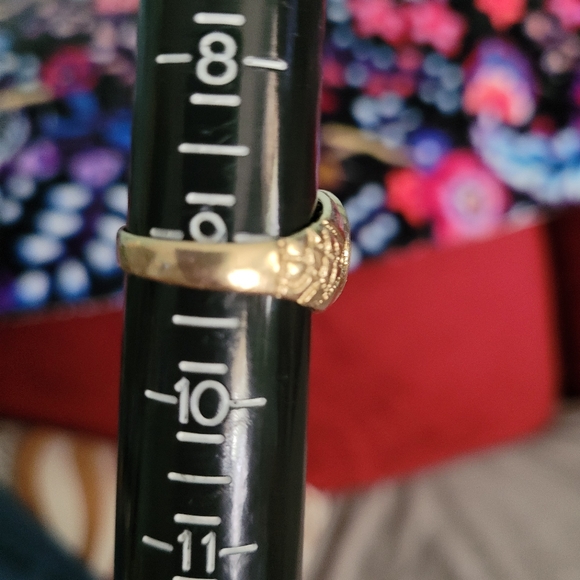 Signet mens initial "M" 10 kt. gold nugget ring - Picture 17 of 17